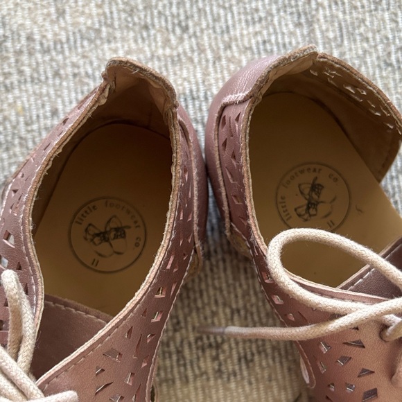 Stylish Lace-Up Cutout Shoes in Pink Metallic - Picture 8 of 8